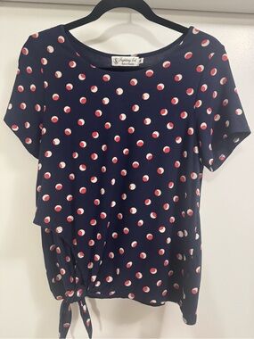 Fighting Eel Size Small Short-Sleeve Top with Tie